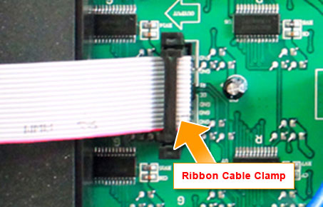 guide_Back-Side-of-Module-ribbon-clamp-arrow